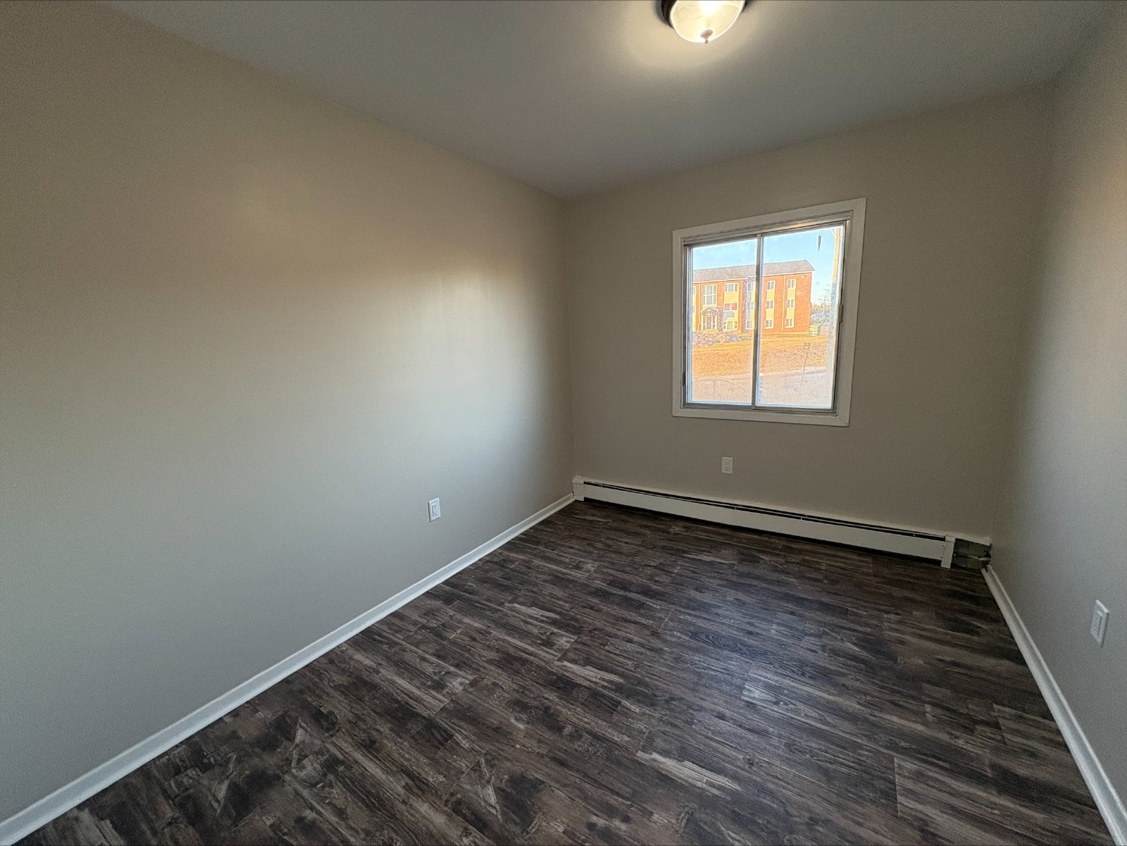 1 Reading Crescent - 4 property image