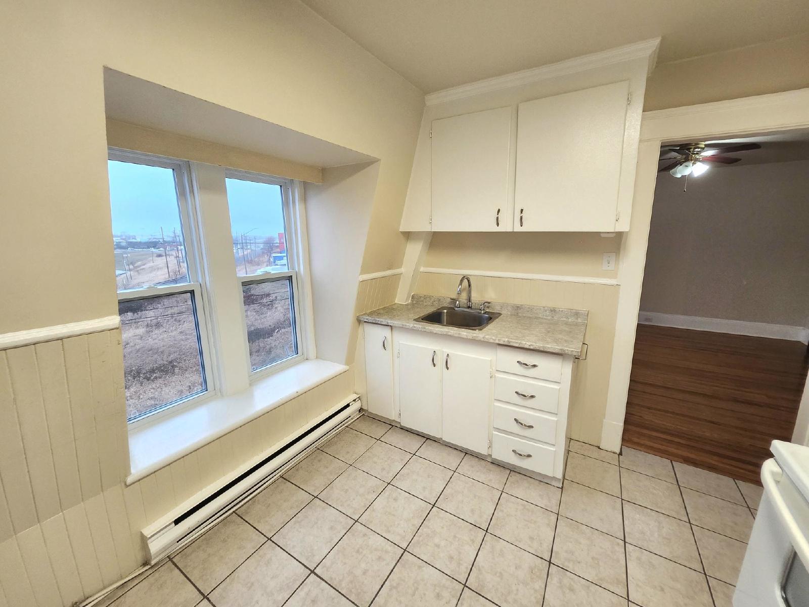 562 Edward Avenue - 5 property image