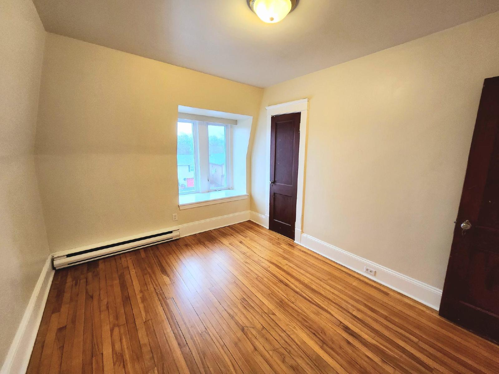 562 Edward Avenue - 5 property image