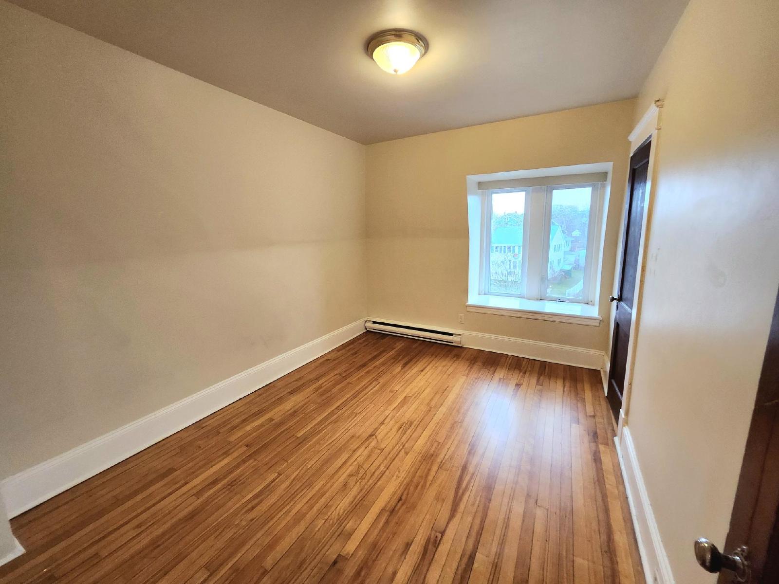 562 Edward Avenue - 5 property image