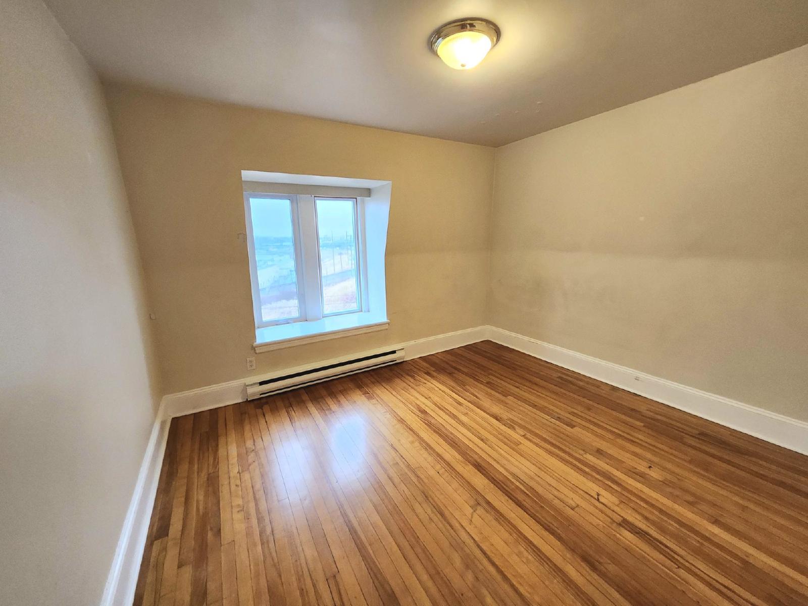 562 Edward Avenue - 5 property image