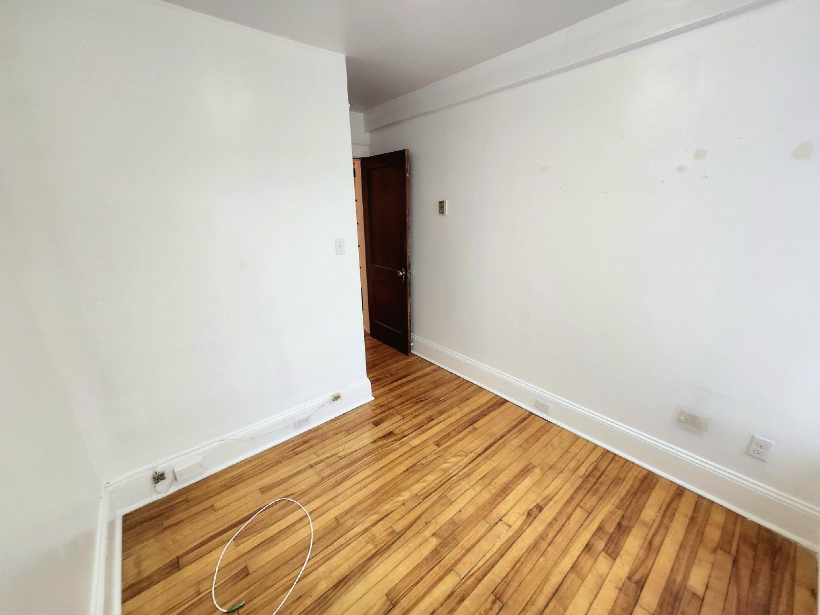 562 Edward Avenue - 5 property image