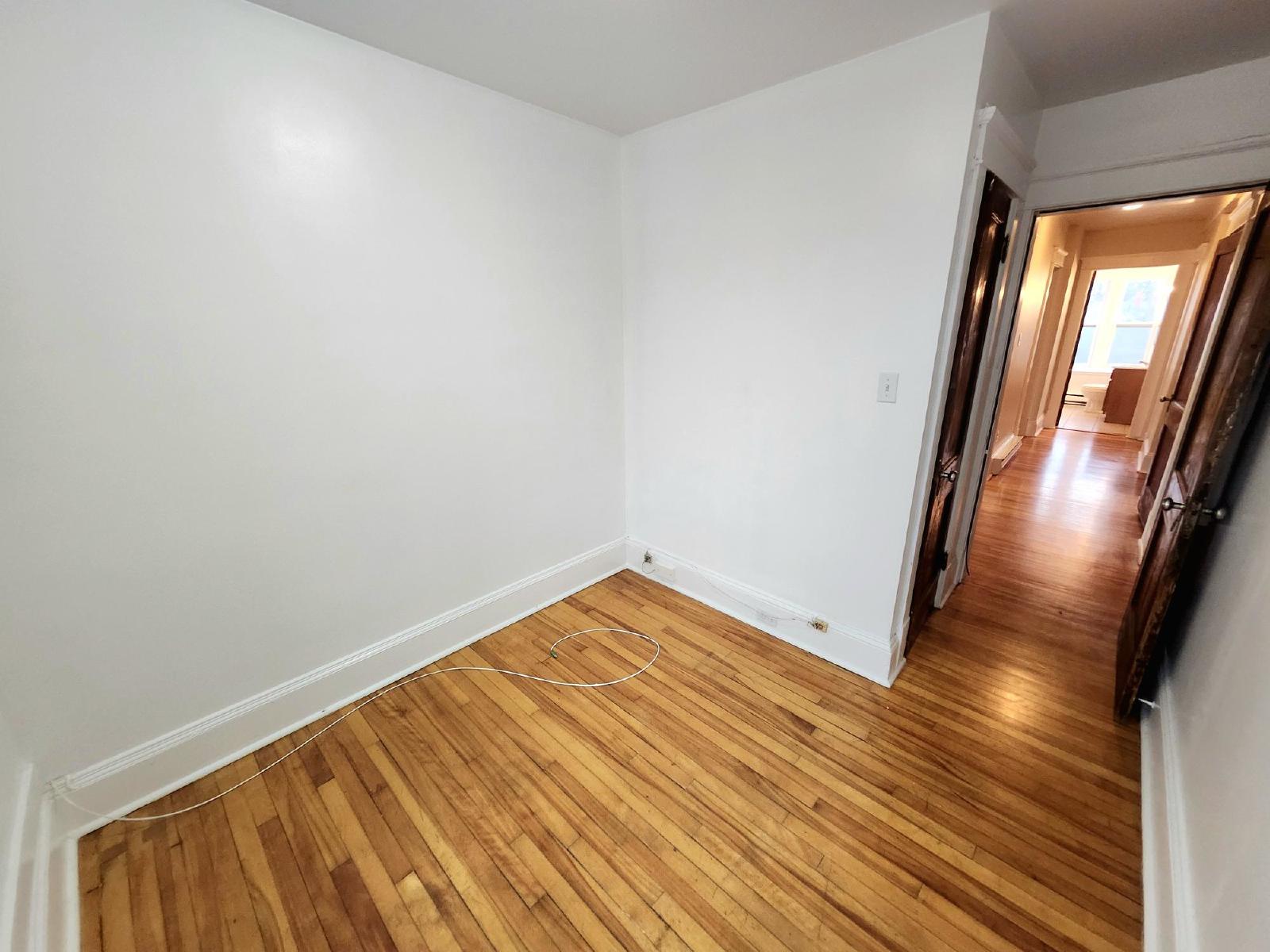 562 Edward Avenue - 5 property image