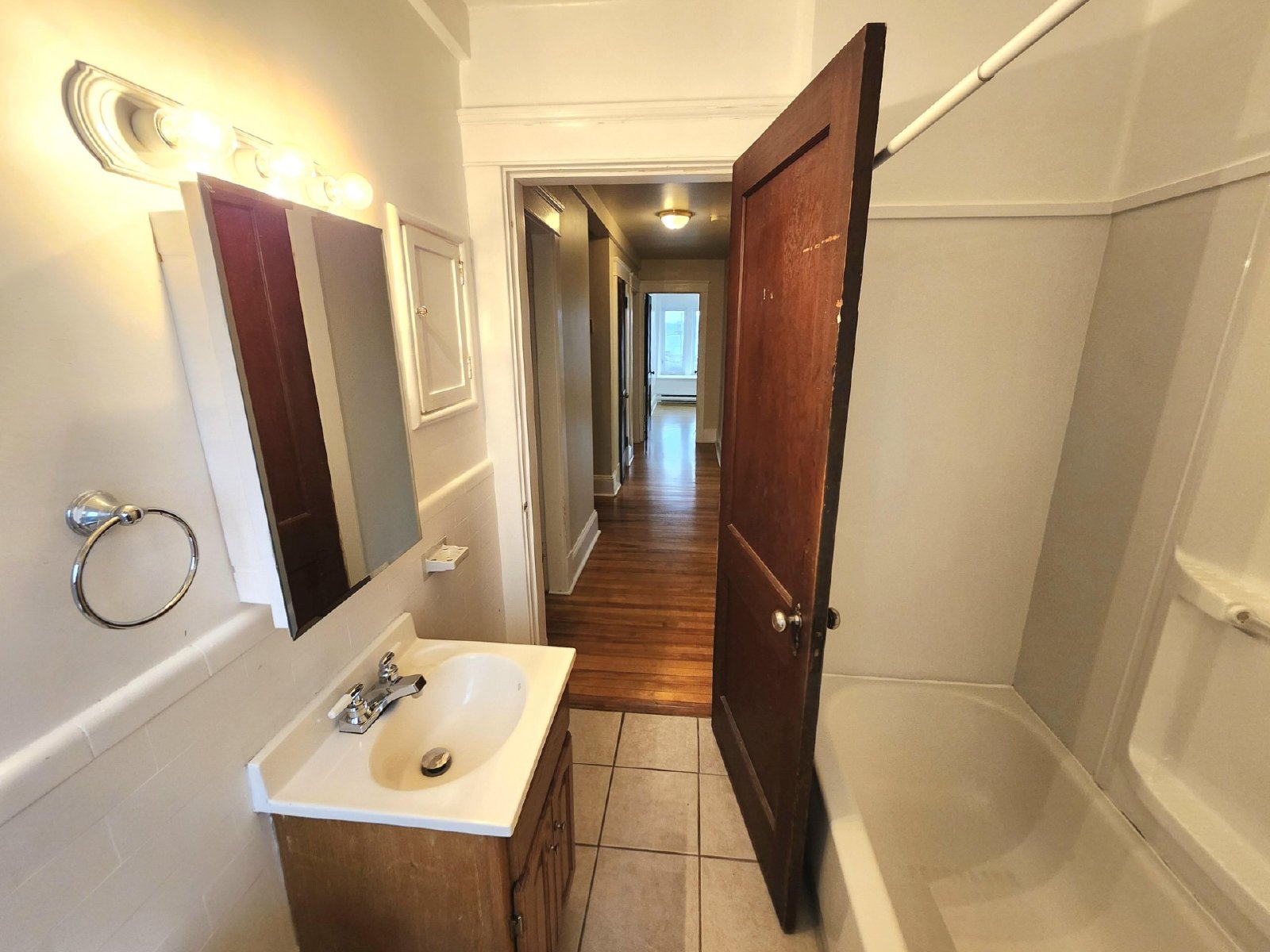 562 Edward Avenue - 5 property image