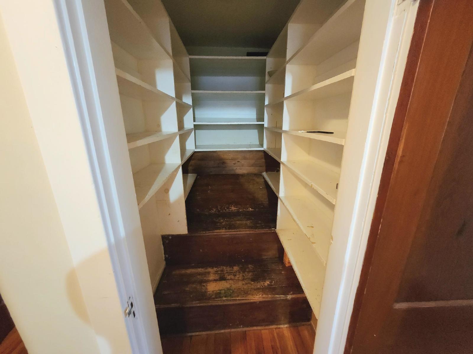 562 Edward Avenue - 5 property image