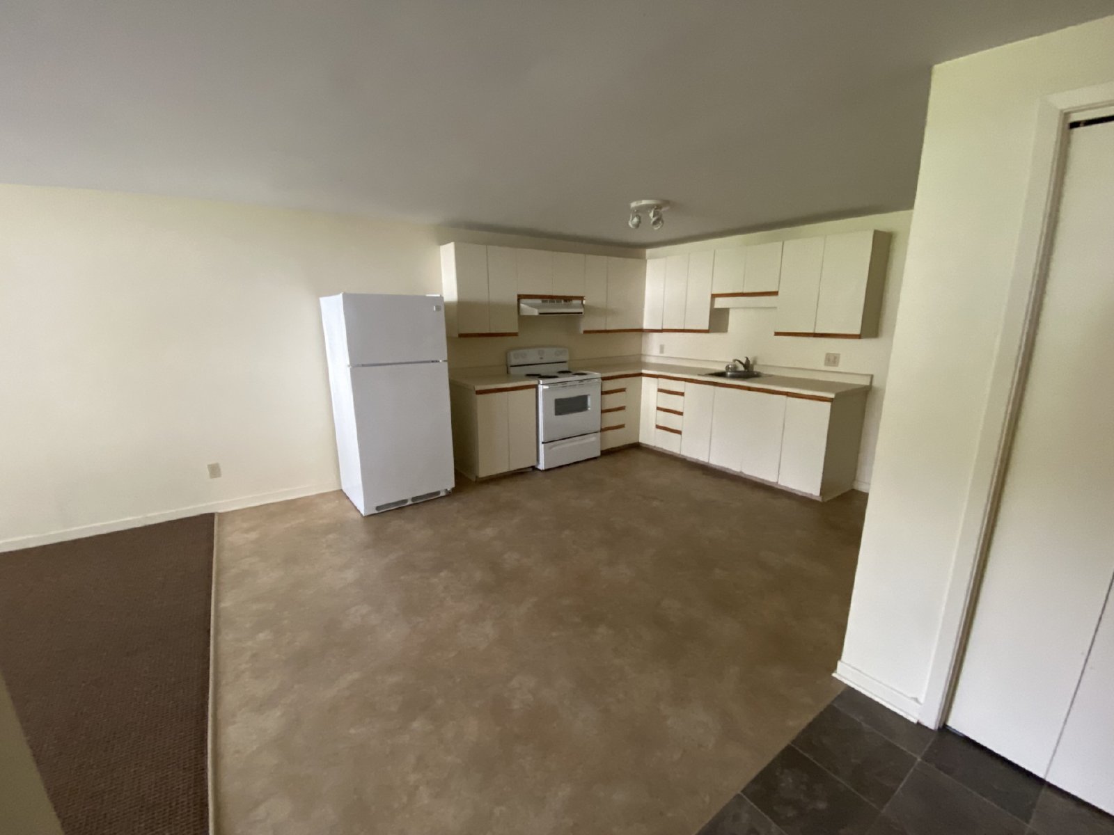 23 Centennial Avenue West - 3 property image