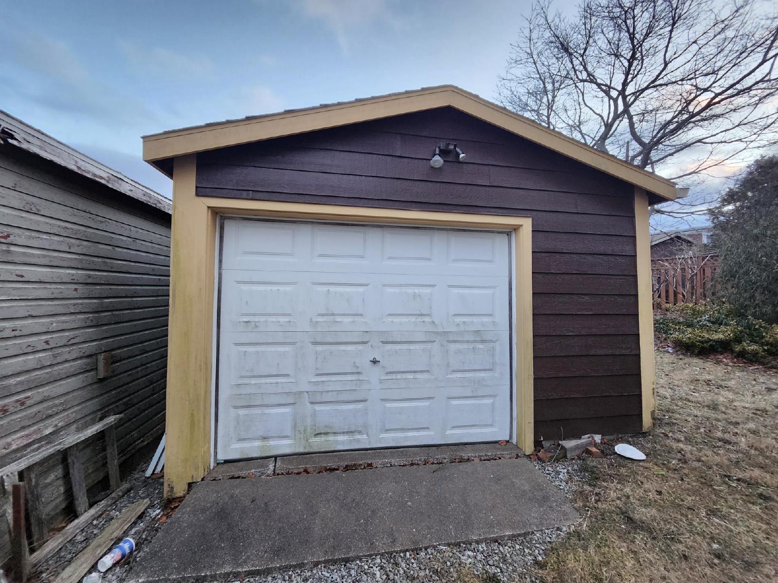 254-256 Britain Street - Garage property image
