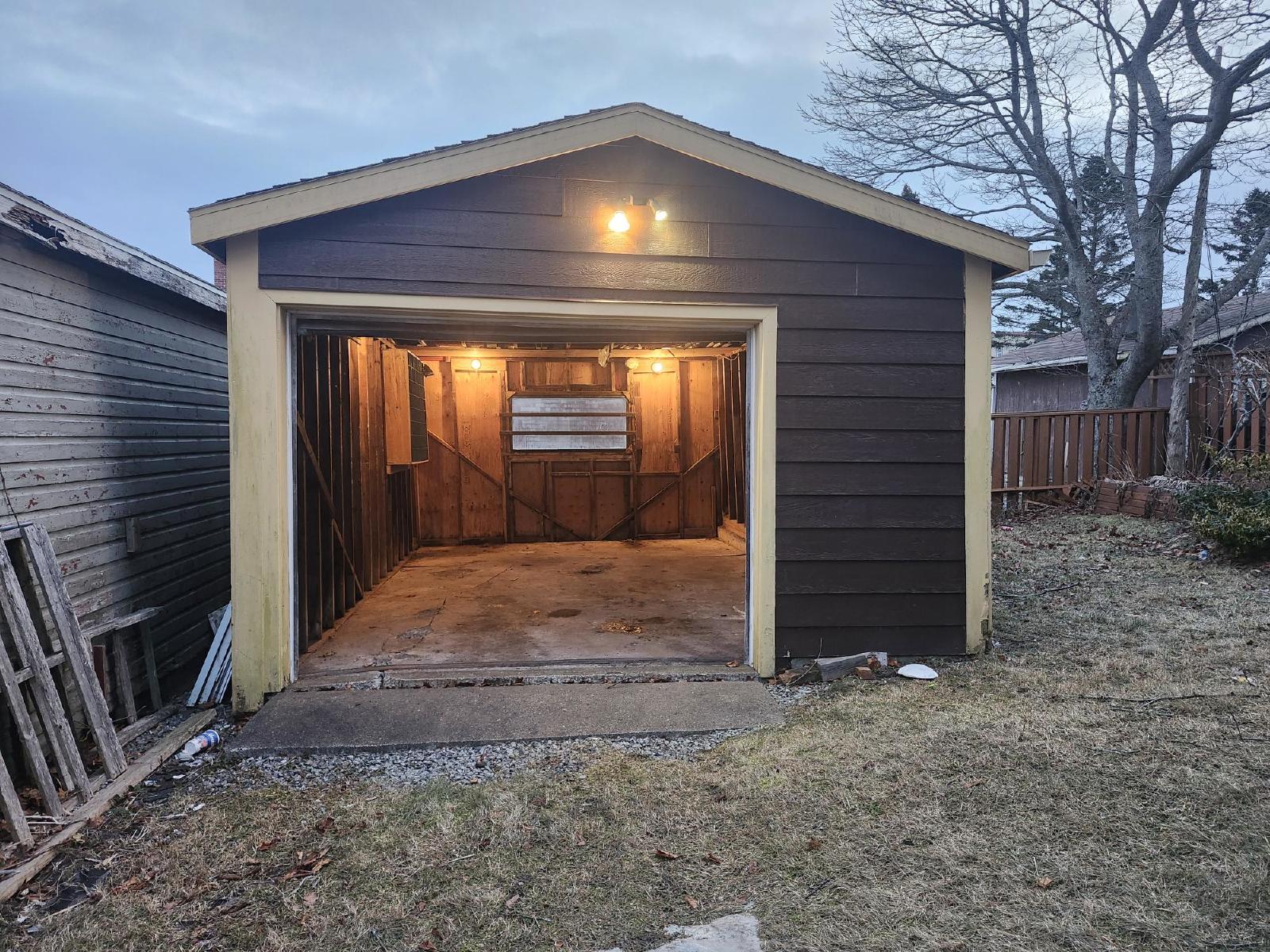 254-256 Britain Street - Garage property image