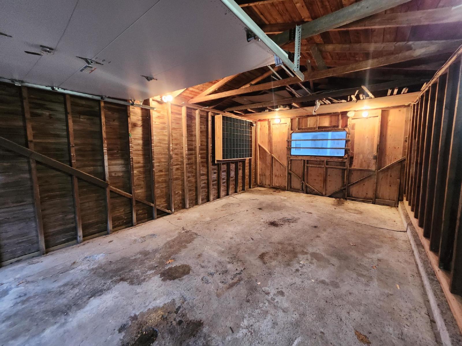 254-256 Britain Street - Garage property image