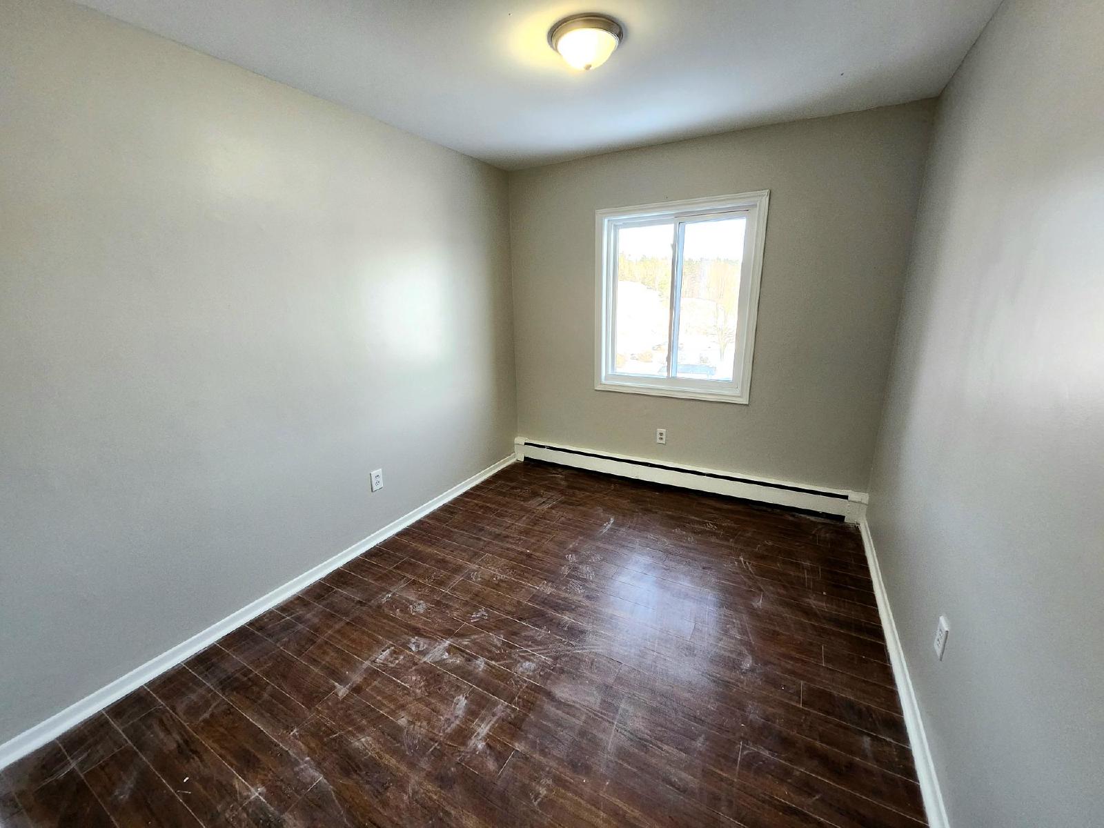 14 Reading Crescent - 7 property image