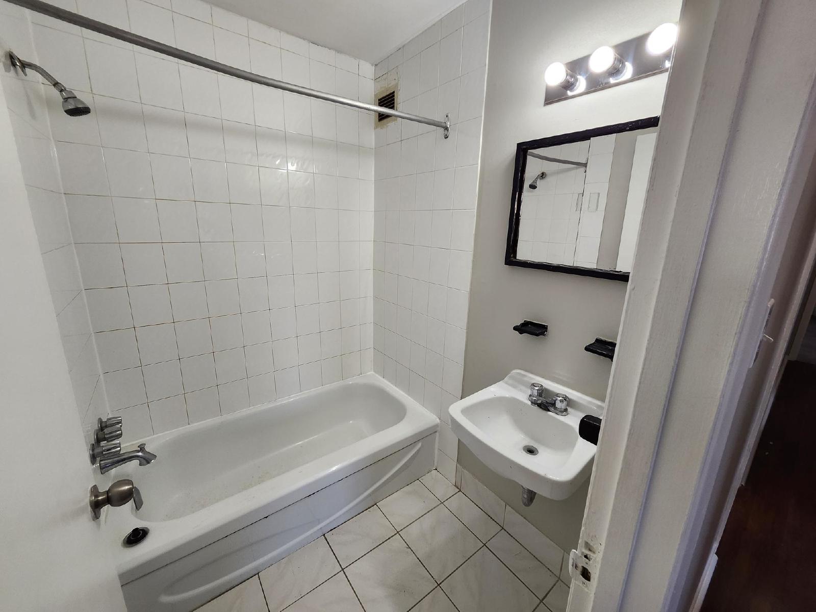 14 Reading Crescent - 7 property image