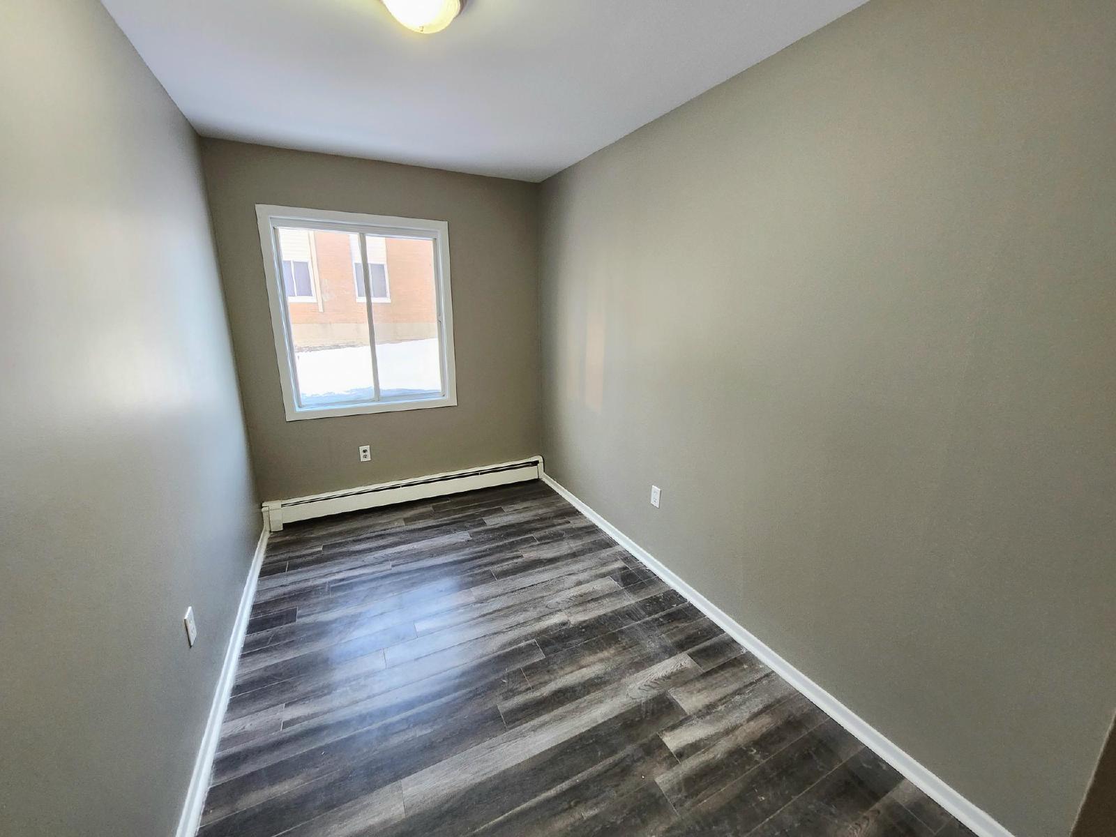 2 Reading Crescent - 5 property image