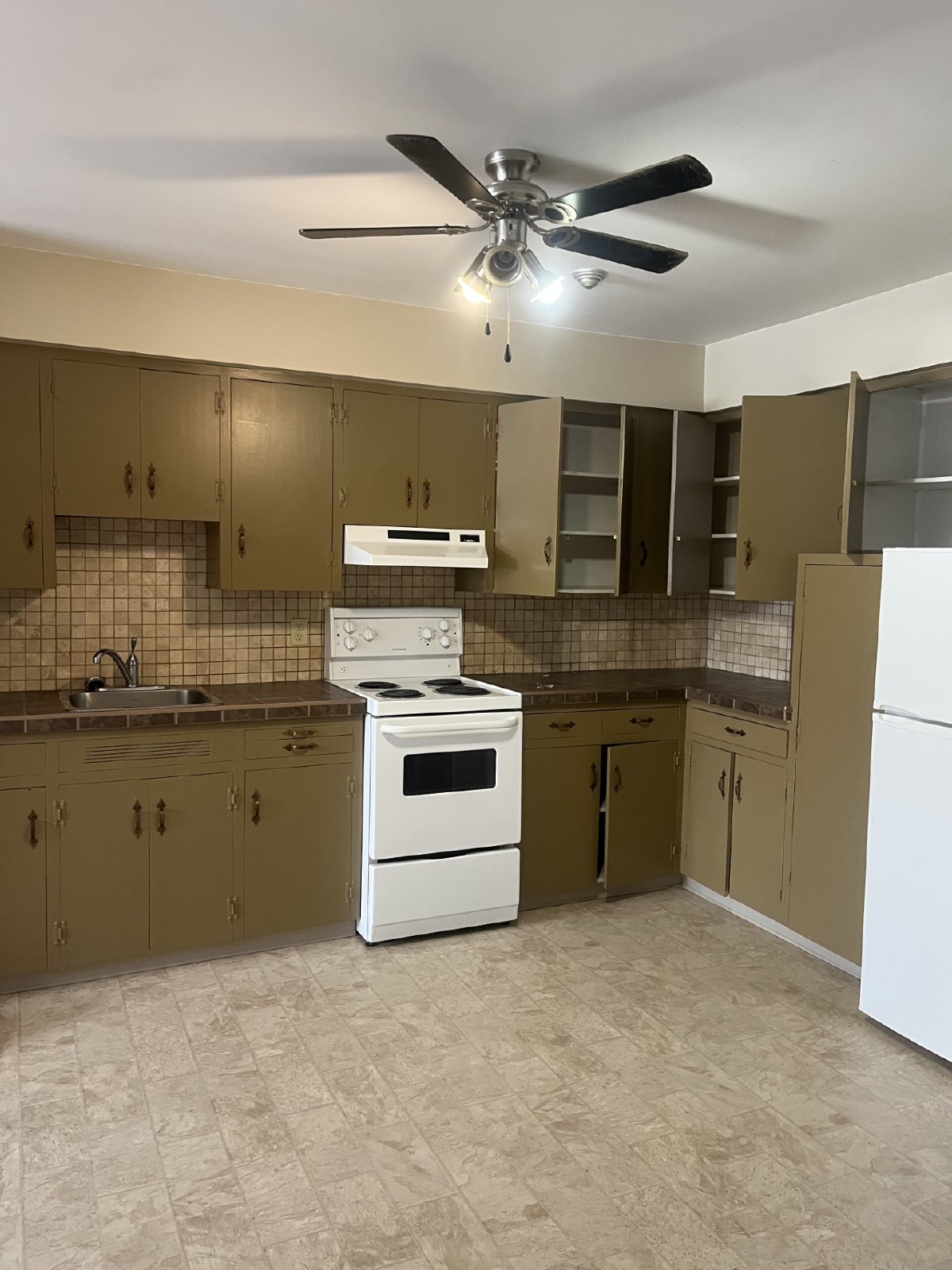 615 Chalmers Court - 5 property image