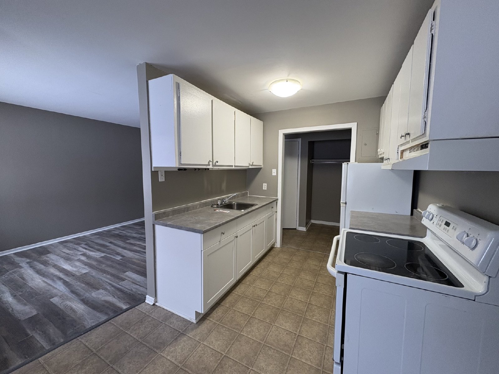 2 Reading Crescent - 2 property image