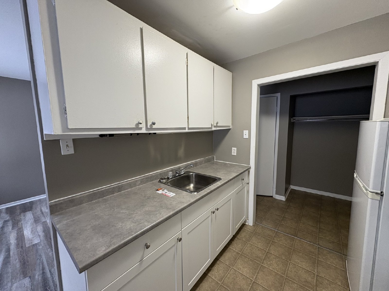 2 Reading Crescent - 2 property image