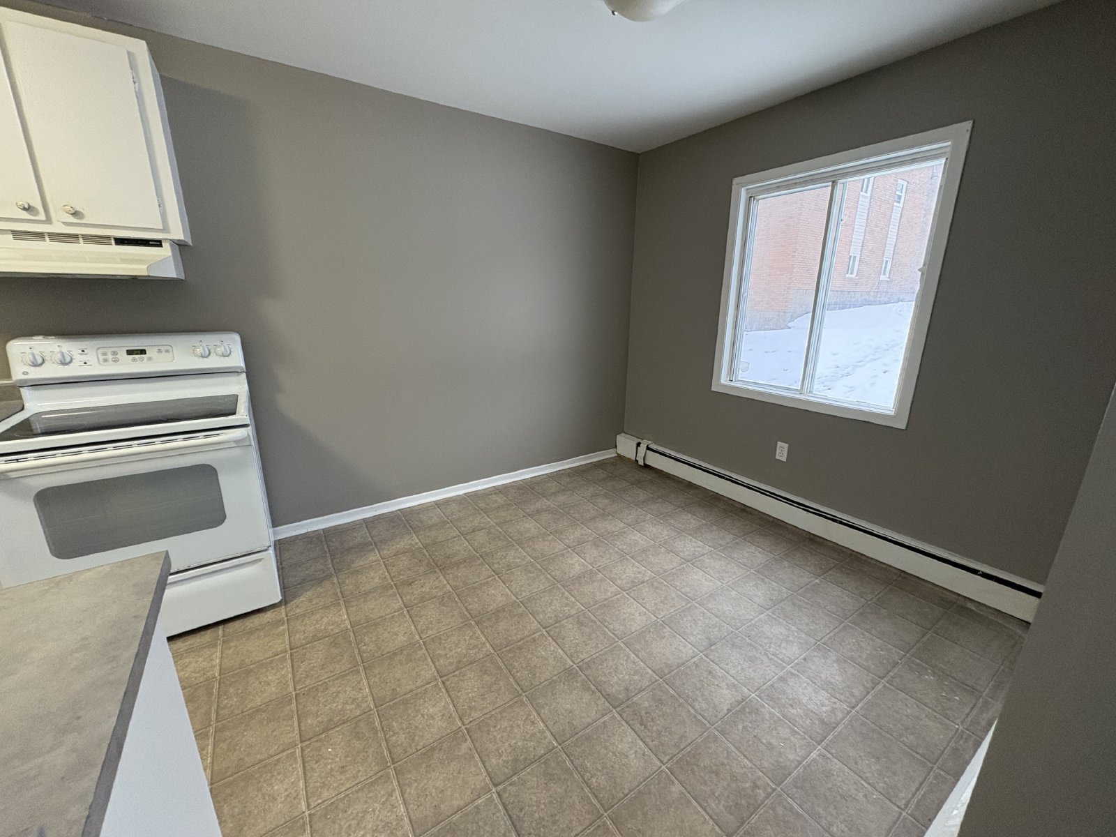 2 Reading Crescent - 2 property image