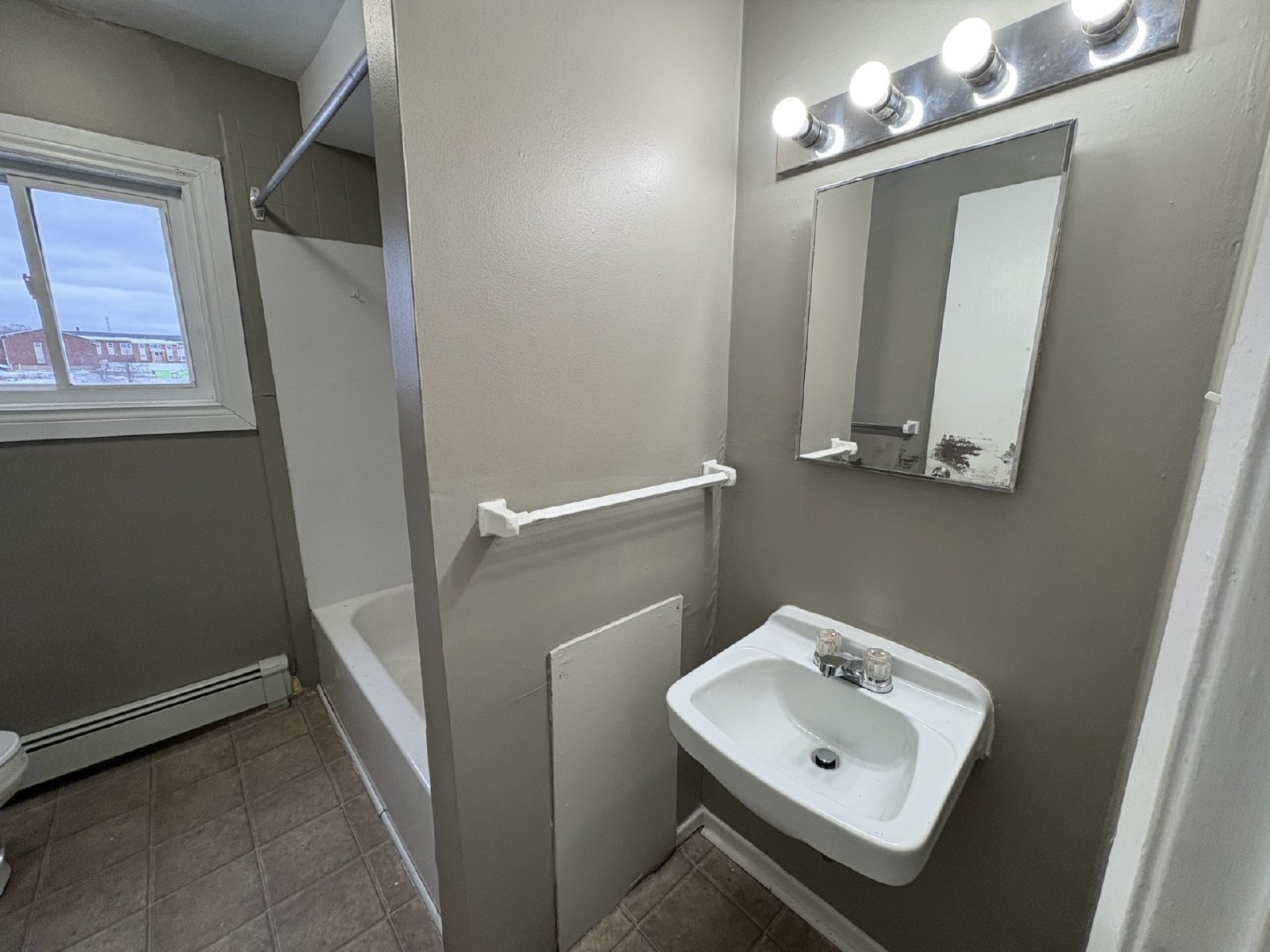 2 Reading Crescent - 2 property image