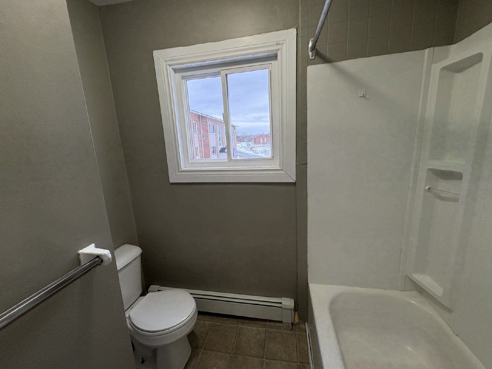 2 Reading Crescent - 2 property image