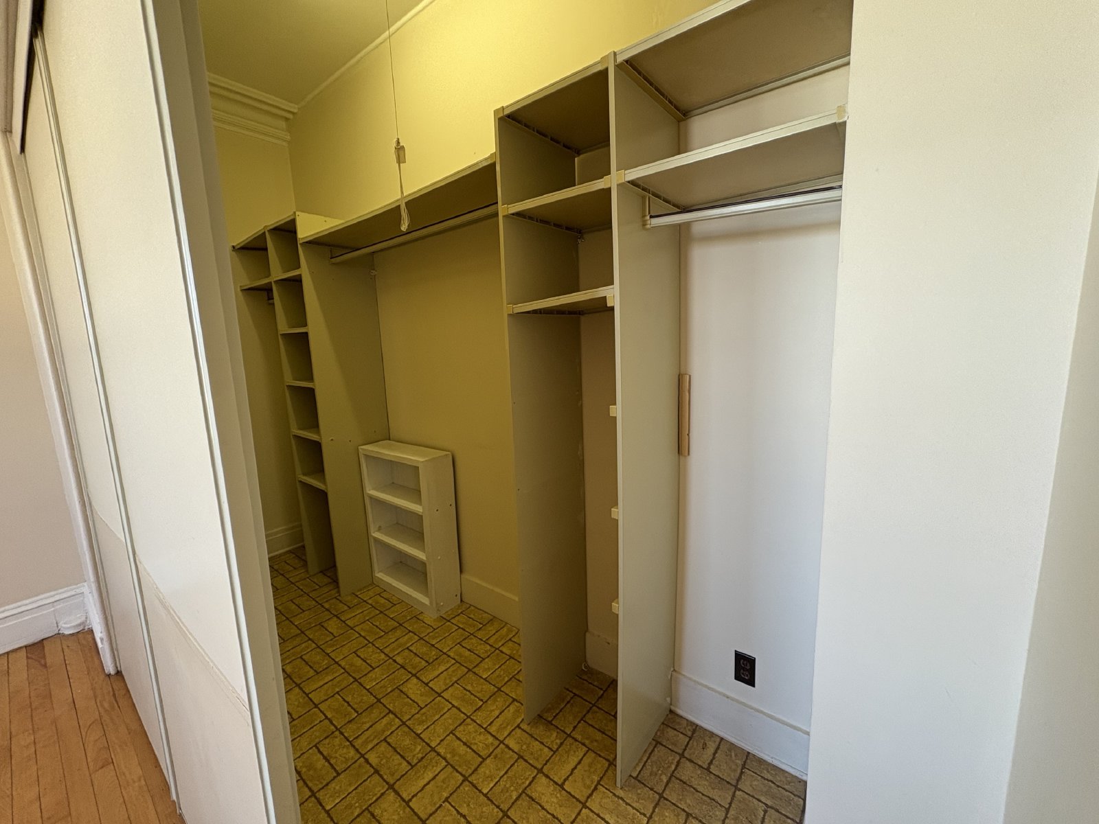 196 King Street East - 4 property image