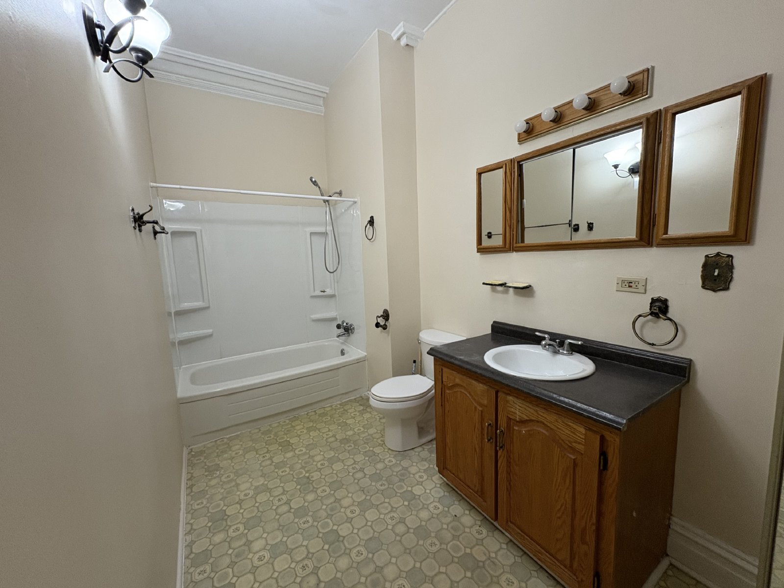 196 King Street East - 4 property image