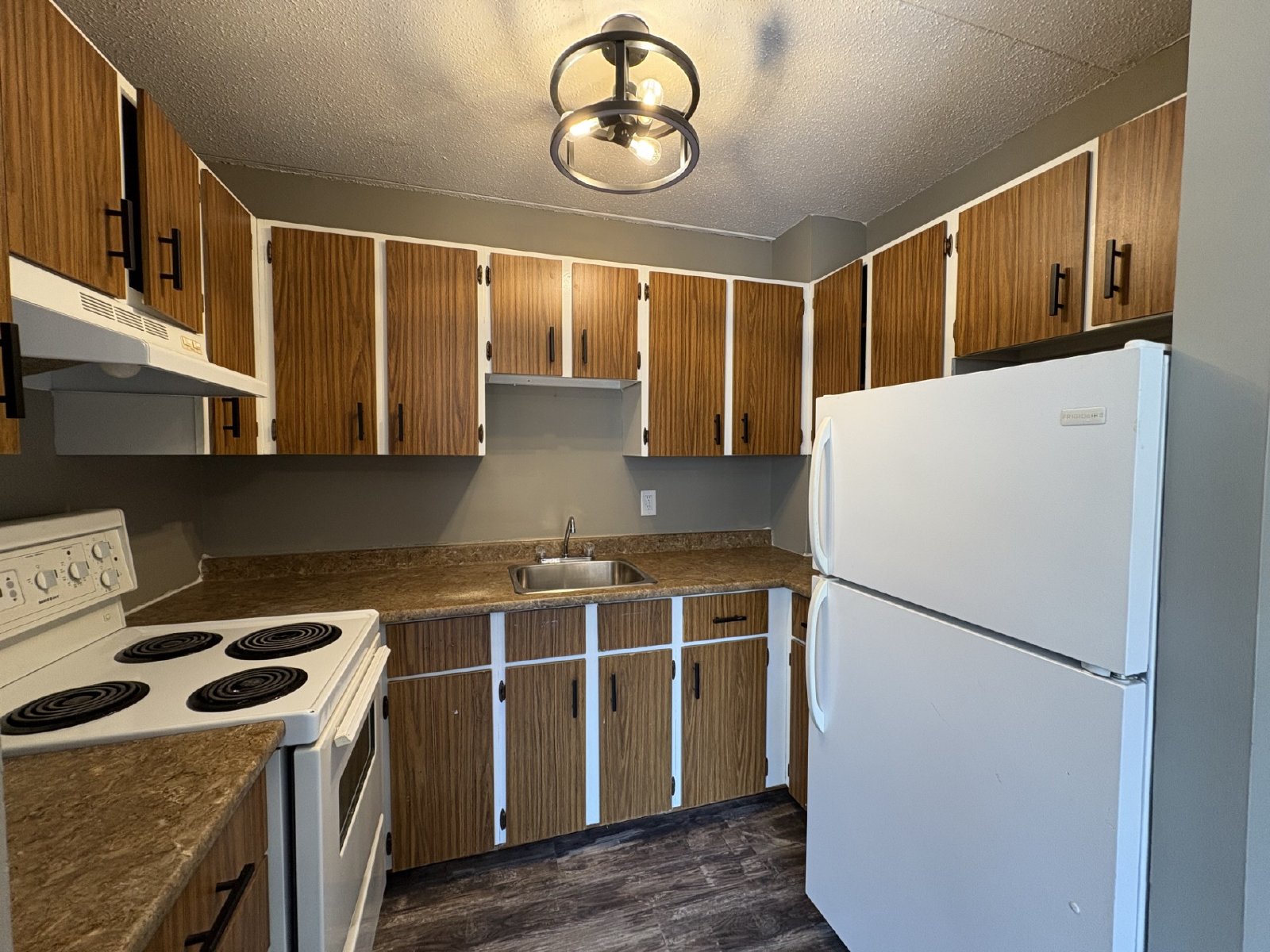 411 Ellerdale Street - 409 property image