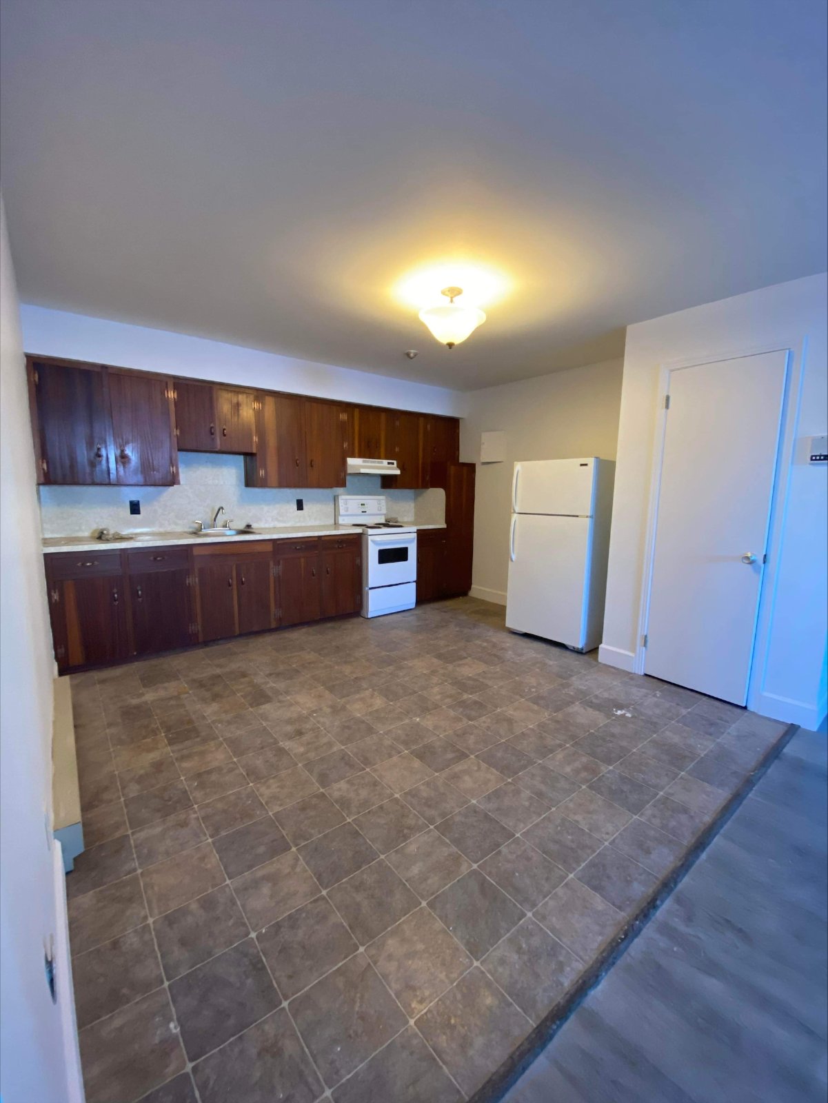 615 Chalmers Court - 2 property image