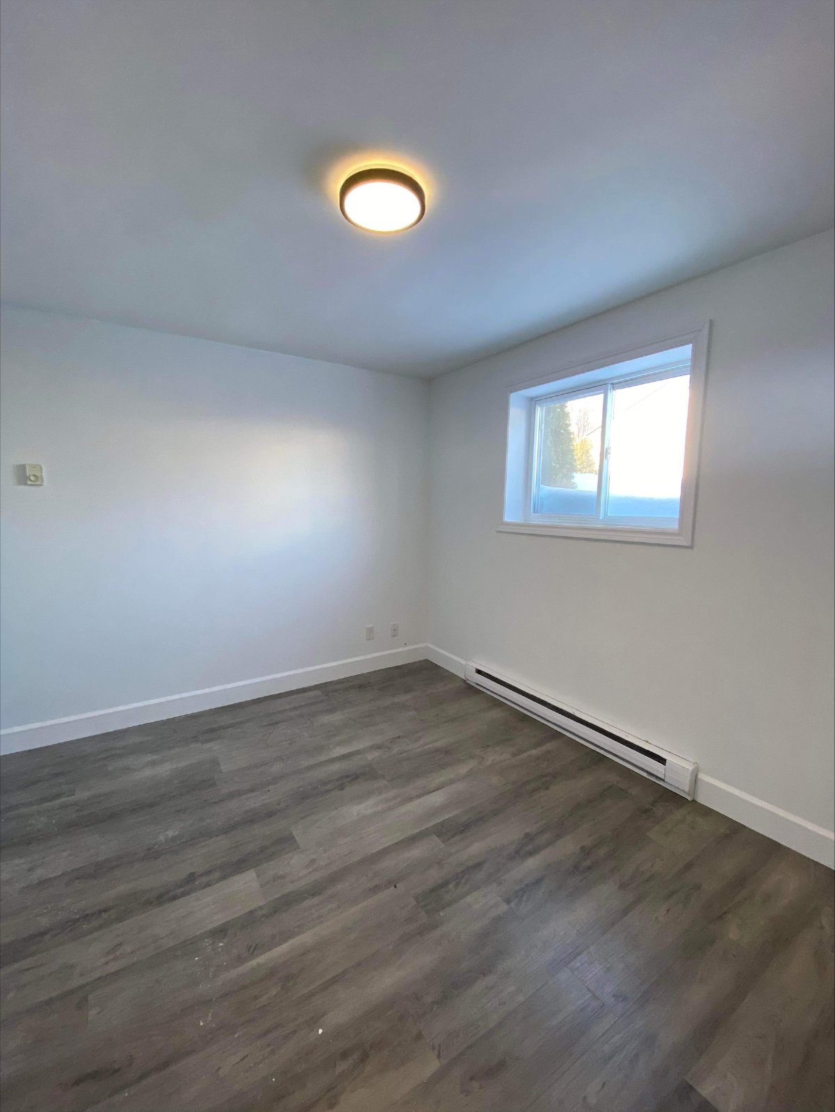 615 Chalmers Court - 2 property image