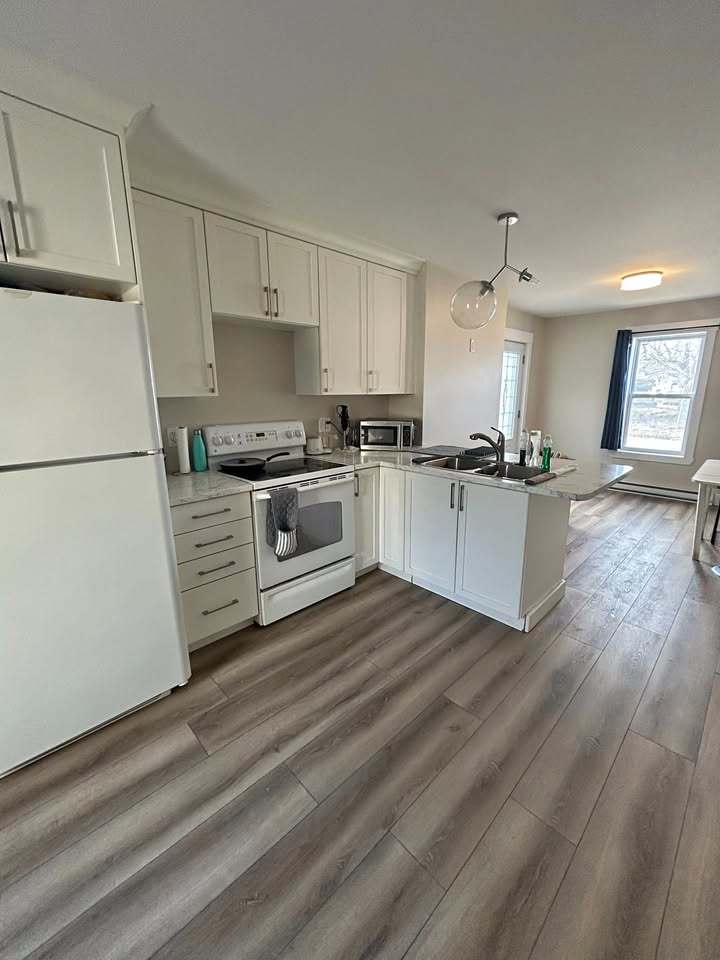117 Elmwood Dr - 2- main level property image
