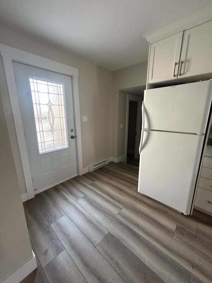 117 Elmwood Dr - 2- main level property image