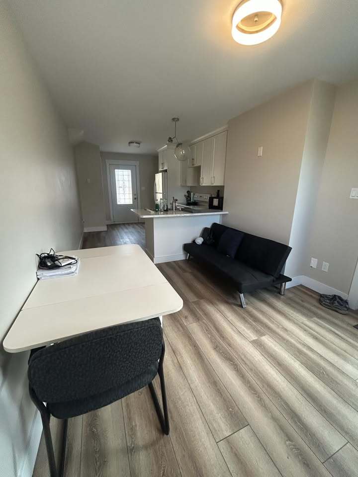 117 Elmwood Dr - 2- main level property image