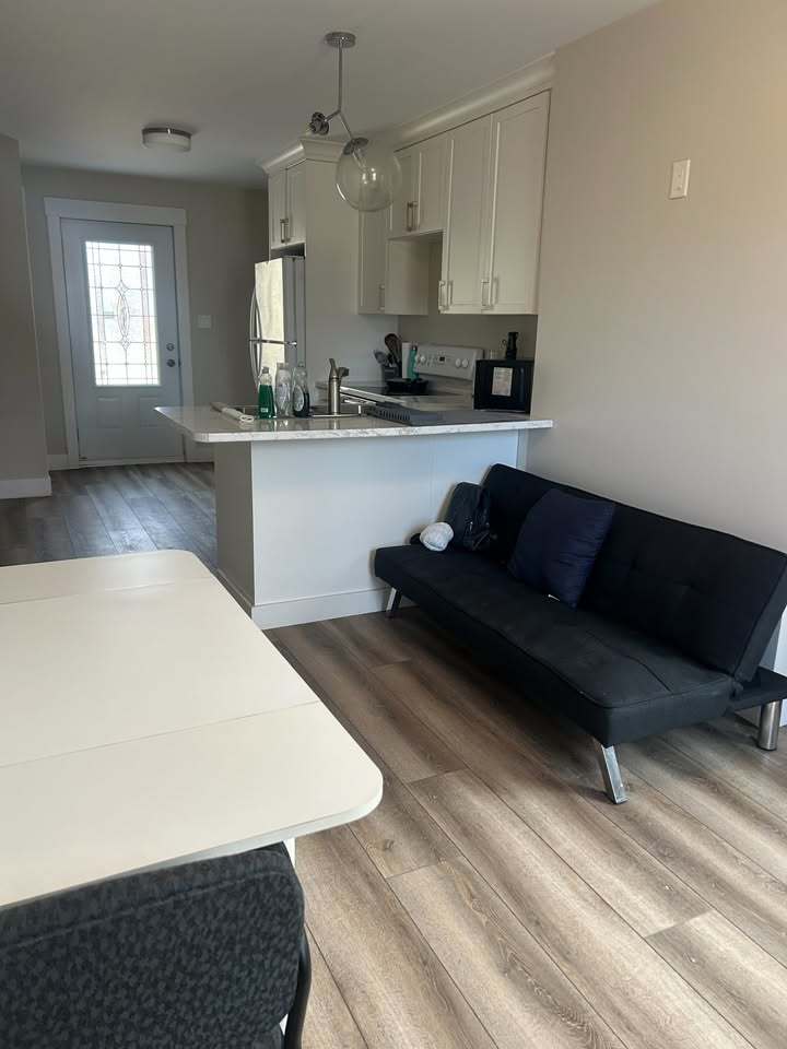 117 Elmwood Dr - 2- main level property image
