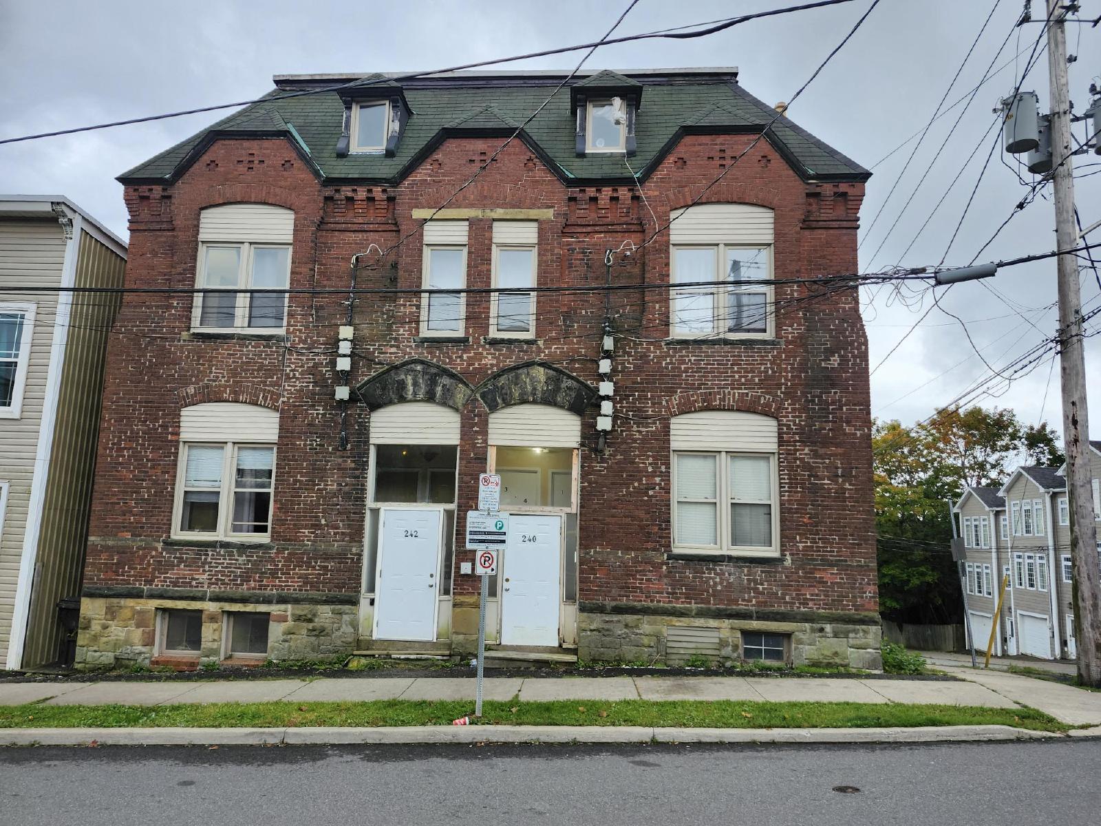 240-242 Duke Street/144 Wentworth Street - 2 property image