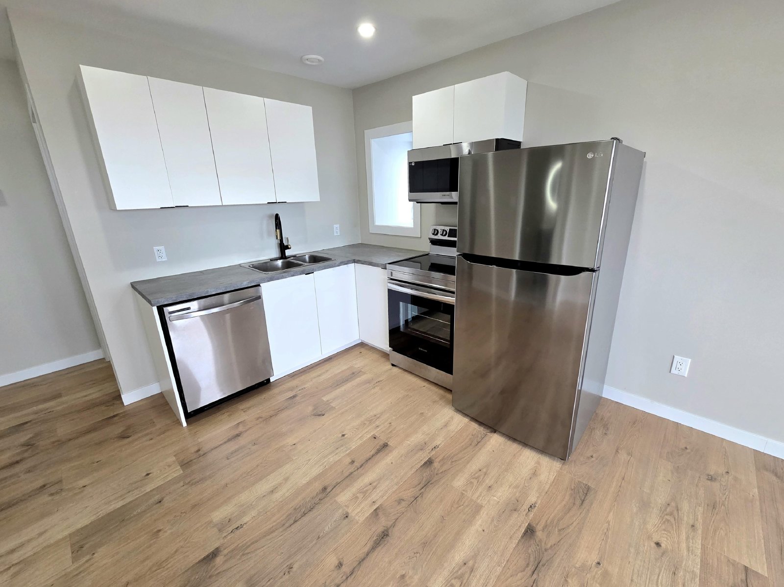 210 Canterbury Street / 15 Lower Cove Loop - 5 property image