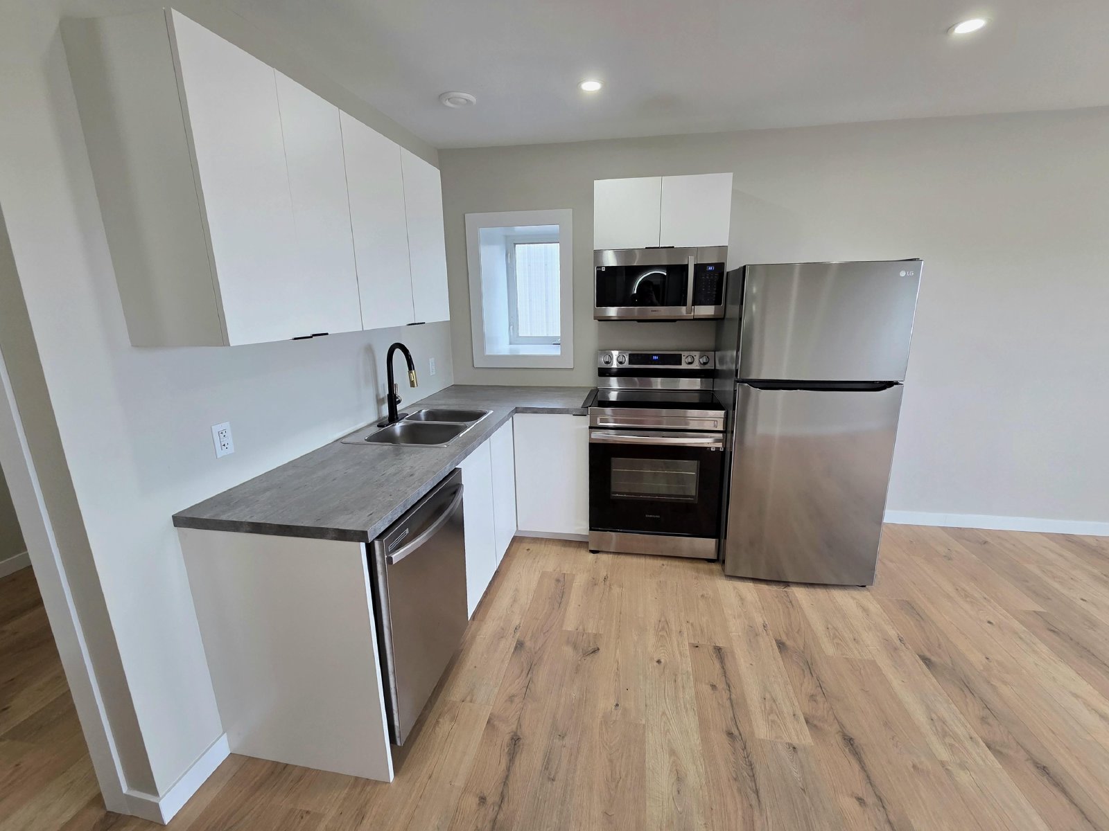 210 Canterbury Street / 15 Lower Cove Loop - 5 property image