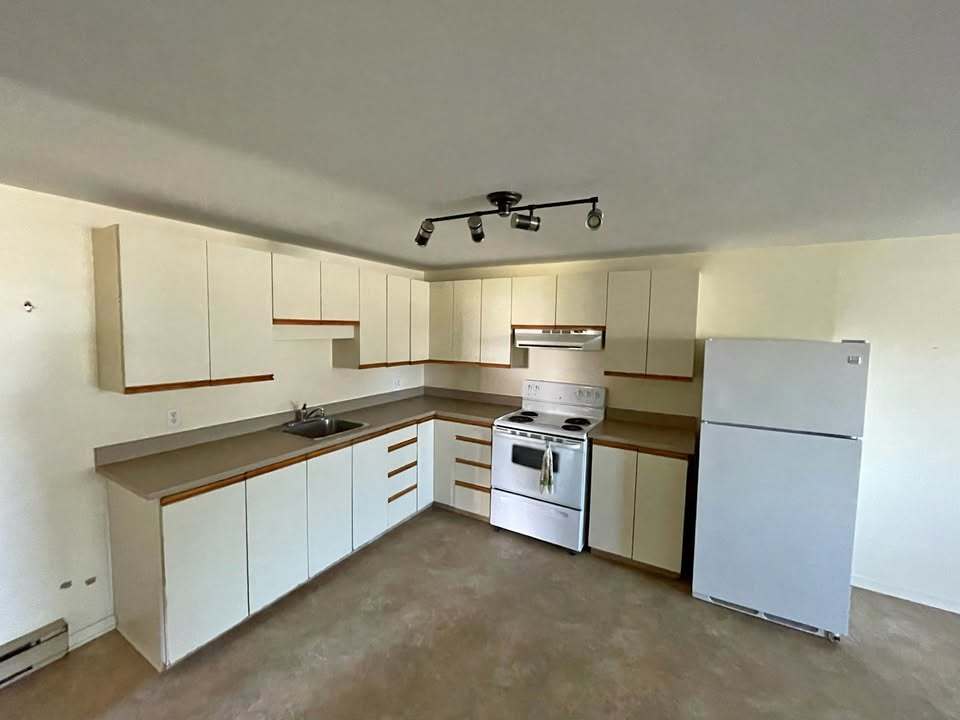23 Centennial Avenue West - 2 property image