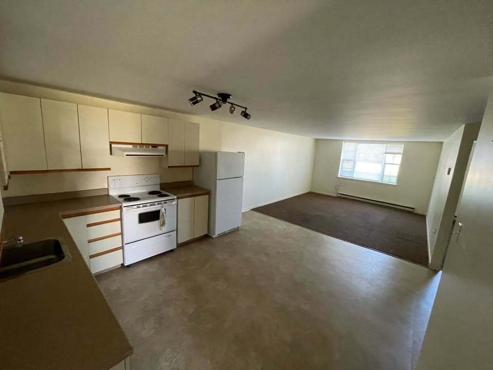 23 Centennial Avenue West - 2 property image