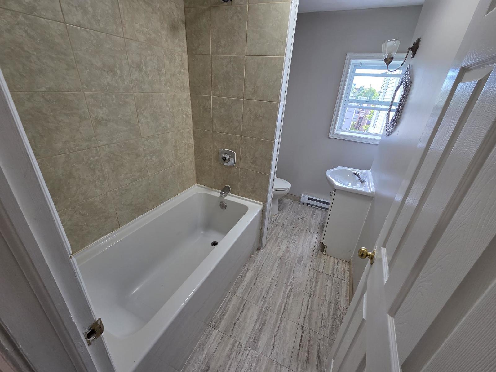 112 Queen Street - 3 property image