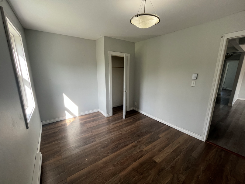 996-998 Riverside Drive - 996 property image