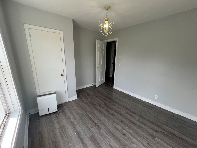 996-998 Riverside Drive - 996 property image