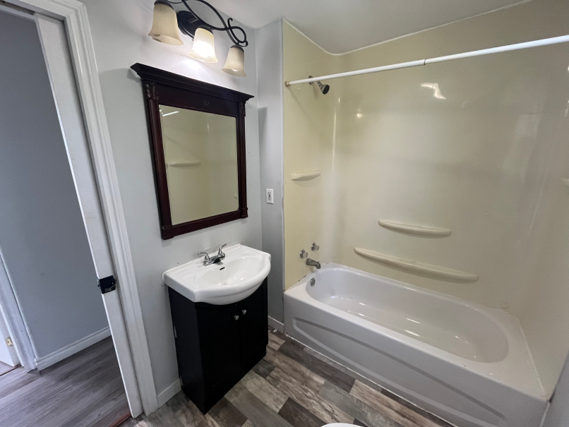 996-998 Riverside Drive - 996 property image