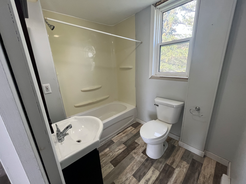996-998 Riverside Drive - 996 property image