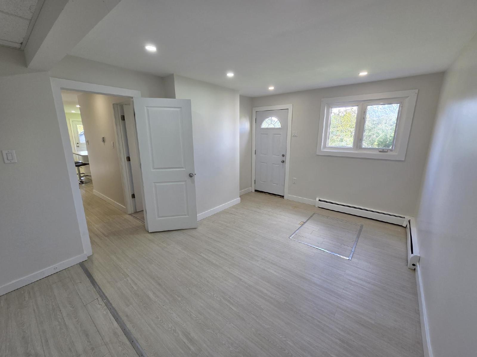 35 McLaughlin Crescent - 2 (Lower) property image