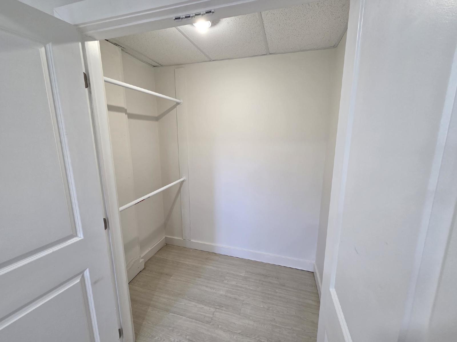 35 McLaughlin Crescent - 2 (Lower) property image