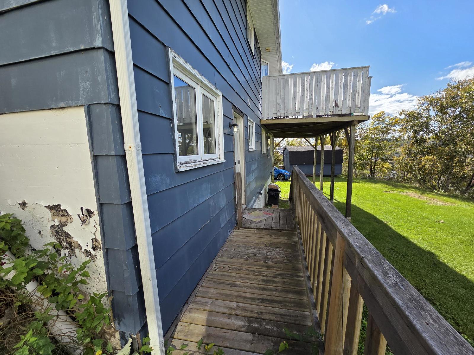 35 McLaughlin Crescent - 2 (Lower) property image