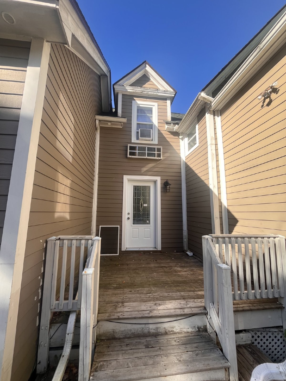 117 Elmwood Dr - 2- main level property image