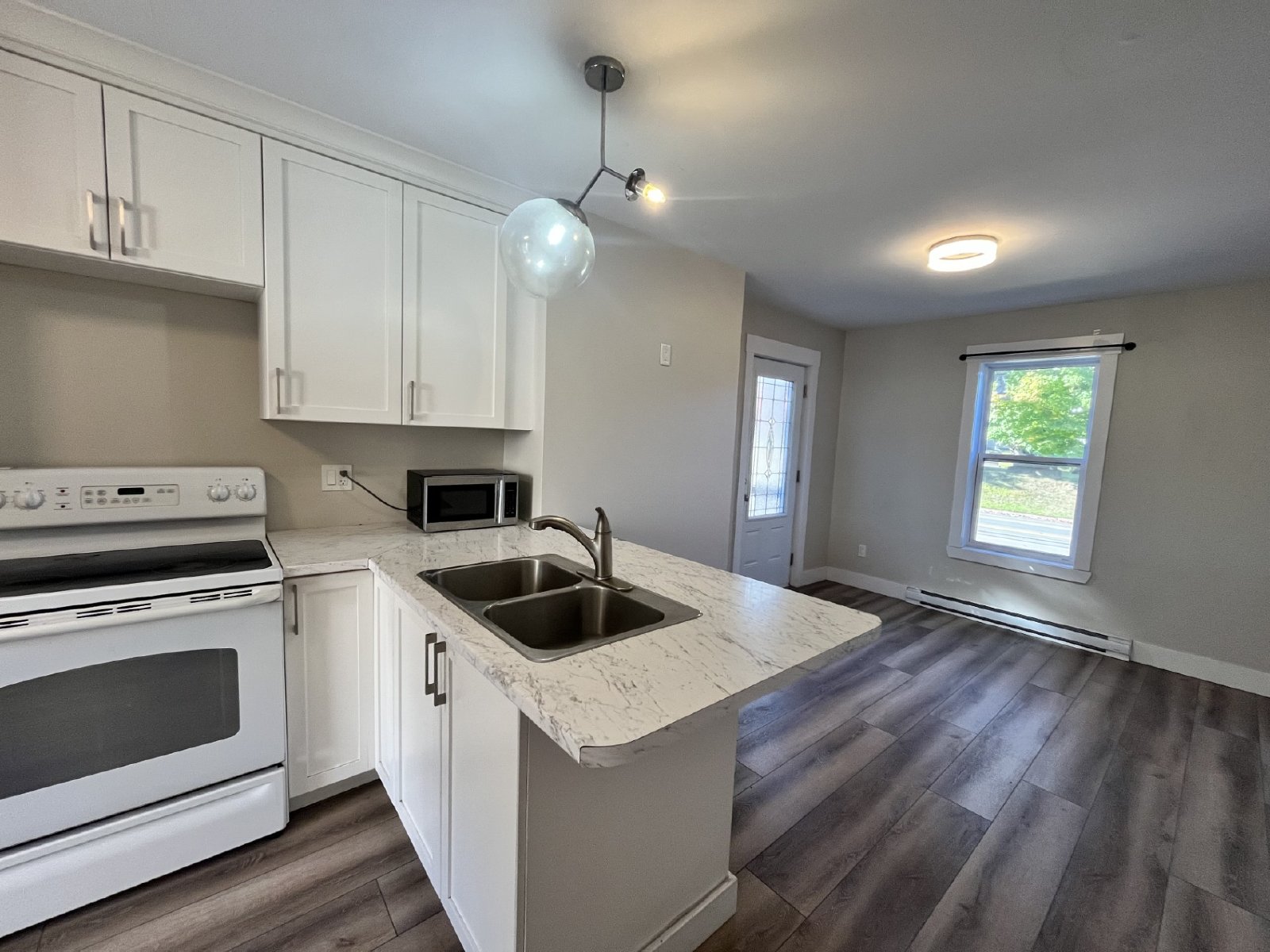 117 Elmwood Dr - 2- main level property image