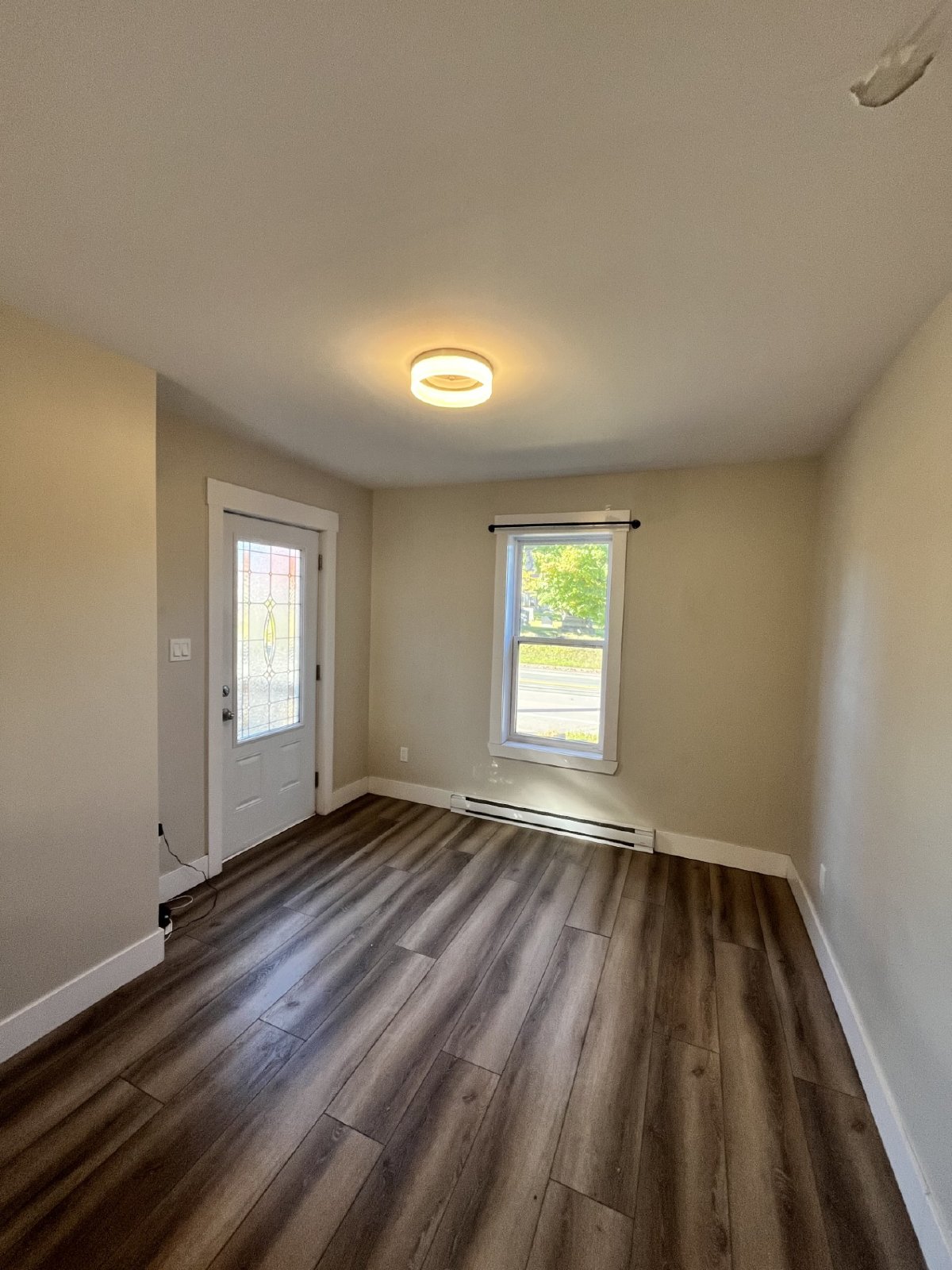 117 Elmwood Dr - 2- main level property image