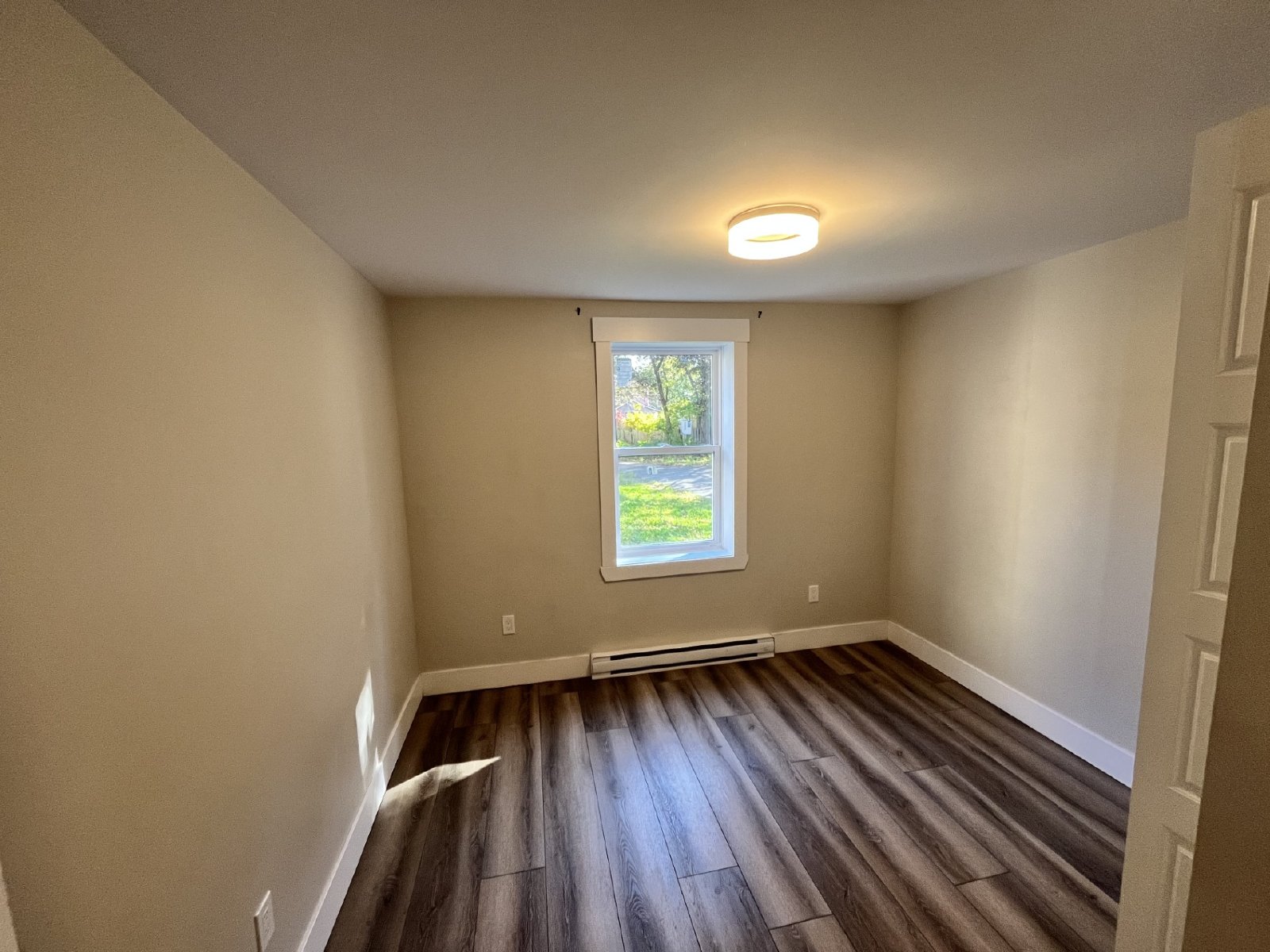 117 Elmwood Dr - 2- main level property image