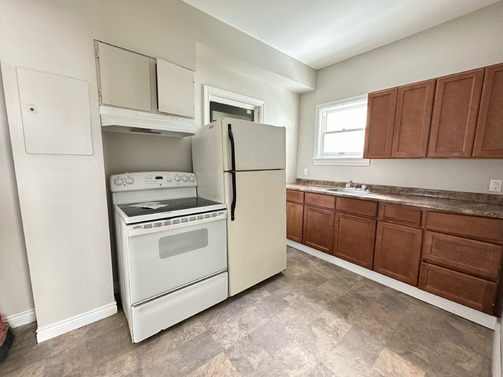 118 Main St/8-10 Cedar St - 118 Main #1 property image