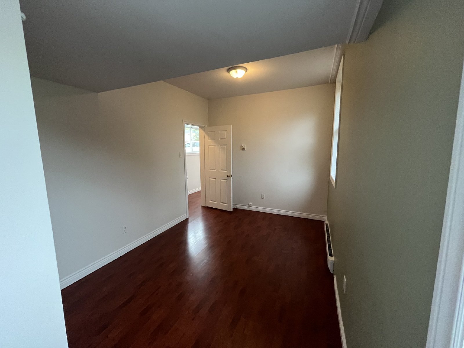 160 Charlotte Street West - 3 property image